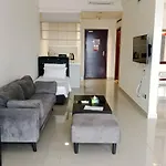 Suite At Times Square Kl