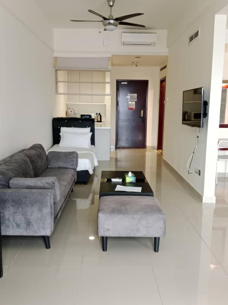 Apartment At Times Square Kl *